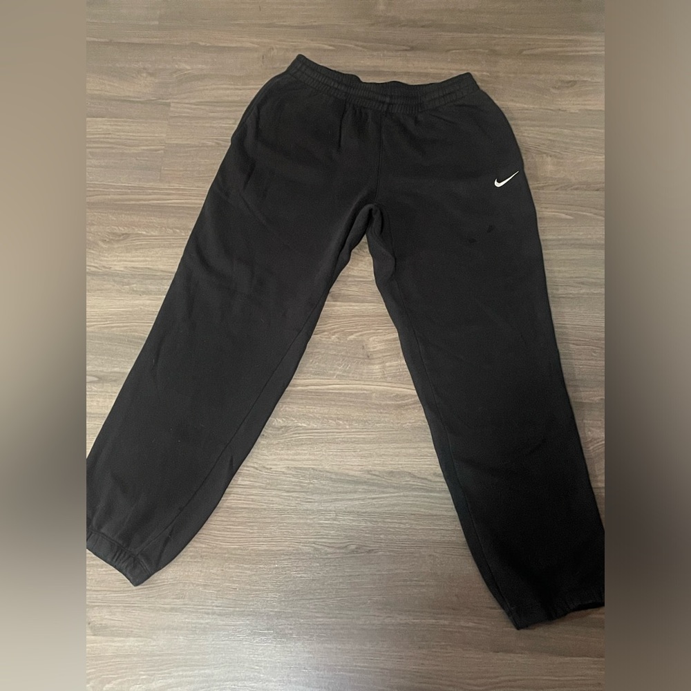 Black Nike sweatpants
